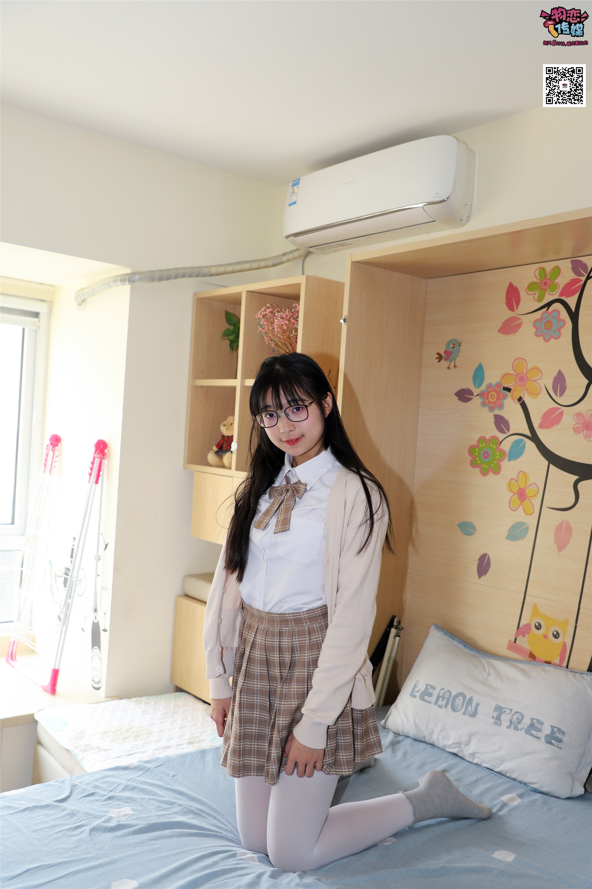 Love media No.005 JK uniform high school little sister, cotton stockings and silk stockings